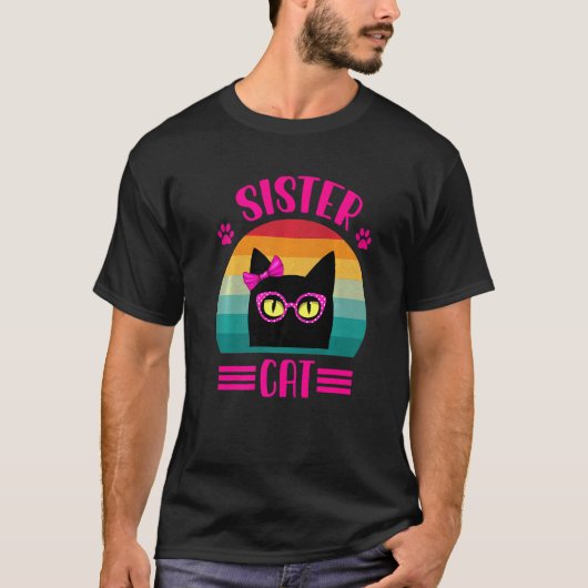 レトロな妹猫のピンクメガネ猫 Tシャツ (正面)