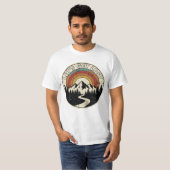 レトロな山の冒険 アウトドア Tシャツ (正面フル)