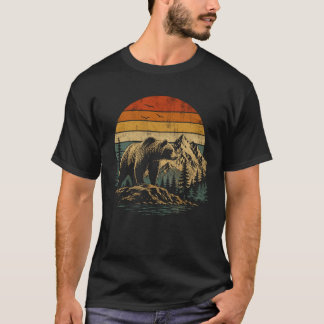 レトロな山の熊 荒野 自然 アドベンチャー Tシャツ