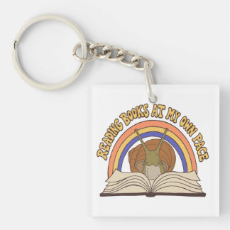 レトロな巻き貝の読書 キーホルダー