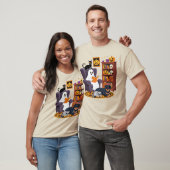 レトロな幽霊が黒猫タヌキと本を読む Tシャツ (ユニセックス)