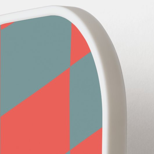 レトロな幾何学的なスクエアが赤とグレーにチェックされたパターン ピックルボールラケット (左詳細)