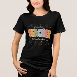 レトロな暗い背景の淡い色調の先生昇進デザイン トライブレンドTシャツ