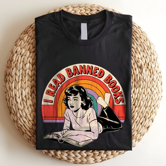 レトロな本好き女子 I Read Banned Books Tシャツ
