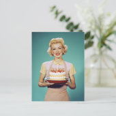 レトロな母親がケーキを抱えて祝っている ポストカード (スタンド正面)