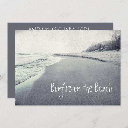 レトロな海岸線のビーチでの焚き火がクール 招待状 (正面/裏面)