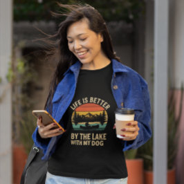 レトロな湖の夕焼けと犬のカヌー Tシャツ