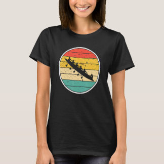 レトロな漕艇クルーボートの夕焼け レトロビンテージカラー Tシャツ
