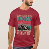 レトロな犬好き登山グラフィック Tシャツ (正面)