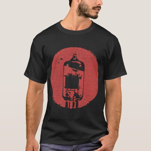 レトロな真空管のレッドダストレス加工 Tシャツ (正面)