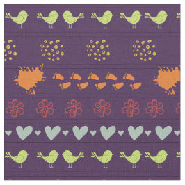レトロな紫とカラフルな鳥、ドット、足跡、花、ハート、蝶の模様。 ファブリック