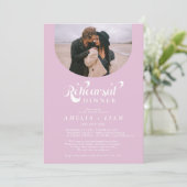 レトロな脚本の写真 ラベンダーピンクのリハーサルディナー 招待状 (スタンド正面)