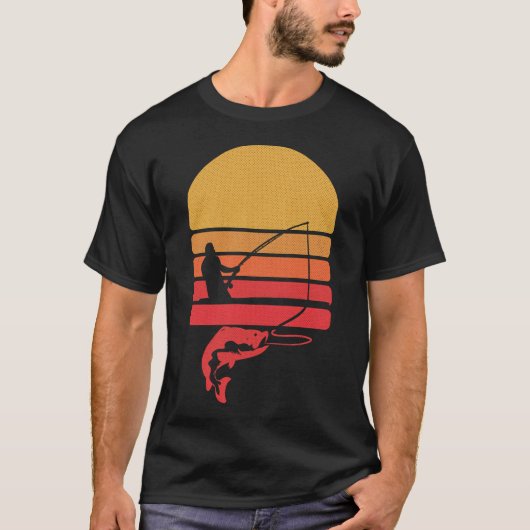 レトロな船の日の出フィッシング Tシャツ (正面)