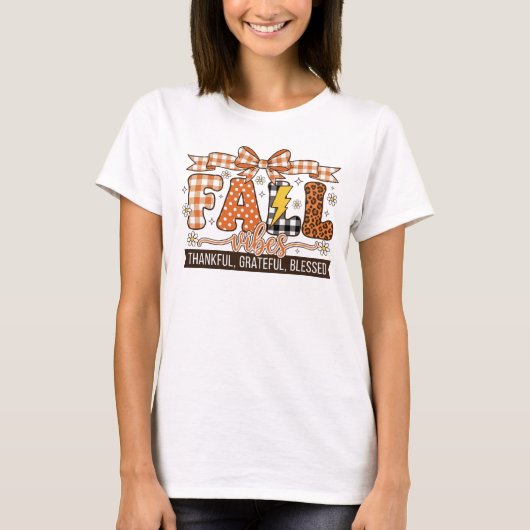 レトロな落ち葉の紅葉と感謝の気持ち Tシャツ (正面)