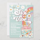 レトロな虹のヒッピーバースデー招待状 招待状 (正面)