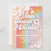 レトロな虹色のデイジー誕生日招待状 招待状 (正面)