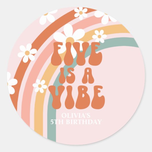 レトロな虹色の5歳の誕生日おめでとう Five is a Vibe ラウンドシール (正面)