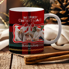 レトロな赤いチェックのホイッシカルなクリスマス コーヒーマグカップ