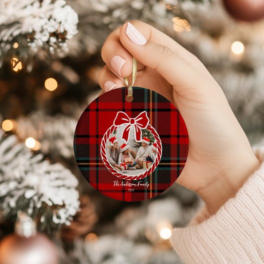 レトロな赤いチェックのホイッジュアルなクリスマス セラミックオーナメント