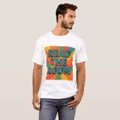 レトロな部屋を読んでいる Tシャツ (正面フル)