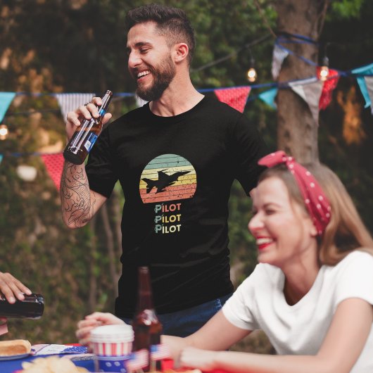レトロな雰囲気のシンプルな飛行機と夕焼け Tシャツ