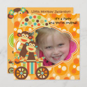 レトロな靴下の猿の写真付き誕生日招待状 招待状 (正面/裏面)