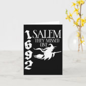 レトロな魔女のサレム1692 1人の魔女を見逃した カード (黄色い花)