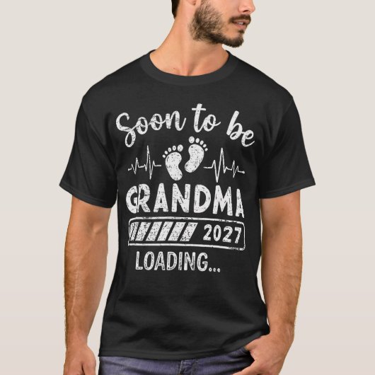 レトロな2027年おそらくおばあちゃんになる Loading 妊娠 Tシャツ (正面)