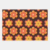 レトロな70年代の花 オレンジ 黄色 赤 パターン  ラッピングペーパーシート (正面)