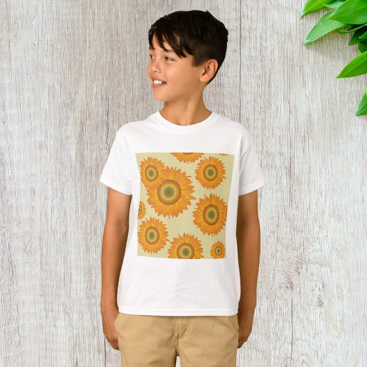 レトロな70年代スタイルの黄色いひまわり花柄 Tシャツ