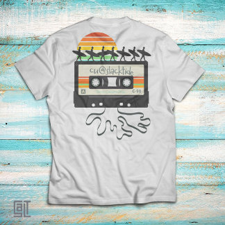 レトロな80年代サーフィンカセットテープ ビンテージサンセットサーファー Tシャツ