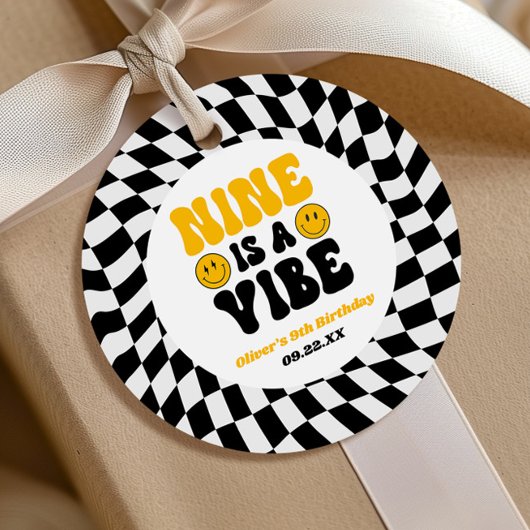 レトロな9歳の誕生日パーティー Nine Is A Vibe フェイバータグ
