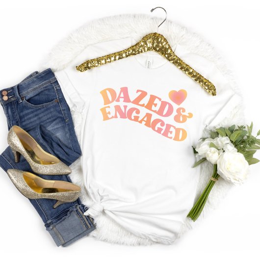 レトロなDazed and Engaged Bachelorette Party Tシャツ