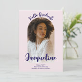 レトロなHello Graduate 2025 パープルスクリプトアーチ写真 案内状 (スタンド正面)