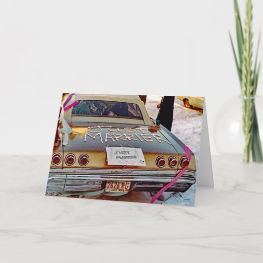 レトロのたった今結婚しました車1968のすてきでおもしろいなちょうどよりメリー カード (正面)