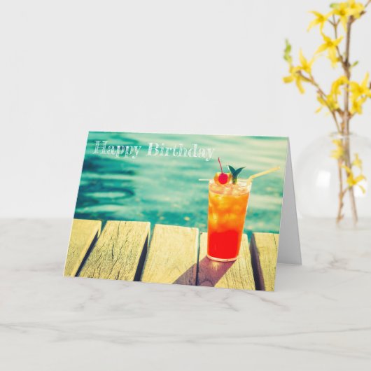 レトロのカクテルの日没のプールの誕生日 カード (黄色い花)
