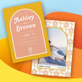 レトロのグルービーピーチと黄色のインスパイア70s結婚の 招待状