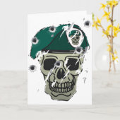 レトロのスカルおよびベレー帽の軍隊のモチーフ カード (黄色い花)