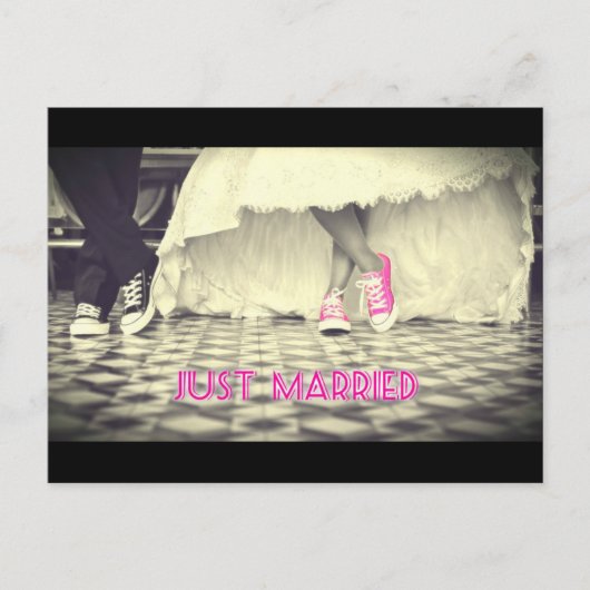 レトロのスタイルの五十年代のダイナーの結婚式のカップル ポストカード (正面)