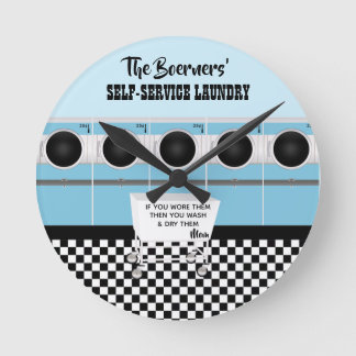 レトロのセルフサービスで洗濯をする ラウンド壁時計