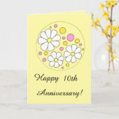 レトロのデイジーによっては幸せな第10記念日が開花します カード (黄色い花)