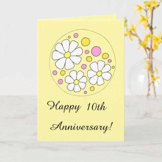 レトロのデイジーによっては幸せな第10記念日が開花します カード (黄色い花)
