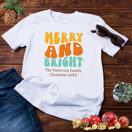 レトロのメリー波打つ明るい男性のクリスマス Tシャツ