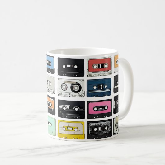 レトロのヴィンテージカセット組合せは芸術パターンを録音します コーヒーマグカップ (正面右)