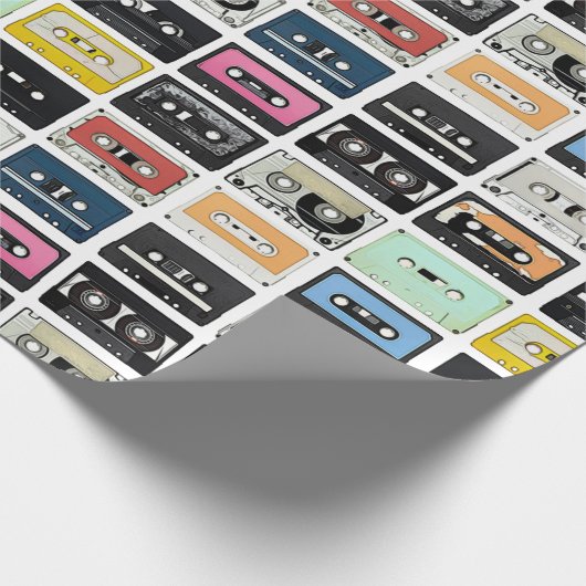 レトロのヴィンテージカセット組合せは芸術パターンを録音します ラッピングペーパー (角)