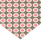 レトロの丸みを帯びたドット、トープ、コーラルピンク テーブルクロス (アングル)