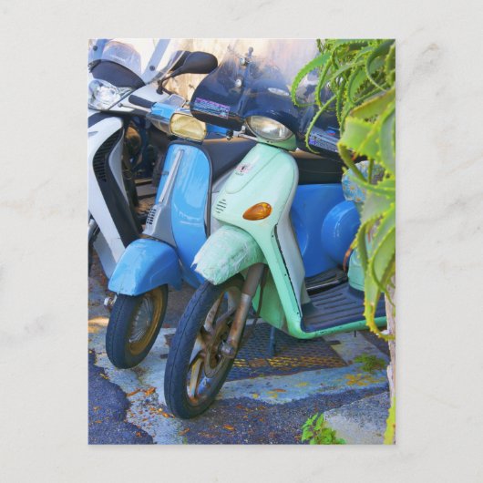 レトロの写真のイタリア語はPiaggioのスクーターを作りました ポストカード (正面)