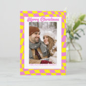レトロの市松模様に波状ピンクの黄色の写真クリスマス シーズンカード (スタンド正面)