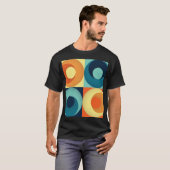 レトロの正方形と円: 1960sパターン tシャツ (正面フル)