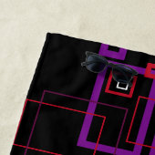 レトロの正方形、赤、紫、黒 ビーチタオル (インサイチュ)